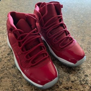 Jordan retro 11 Red Size 6.5 youth